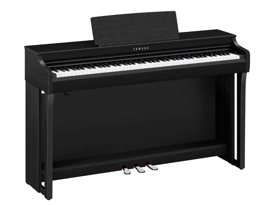 YAMAHA CLP-825 B
