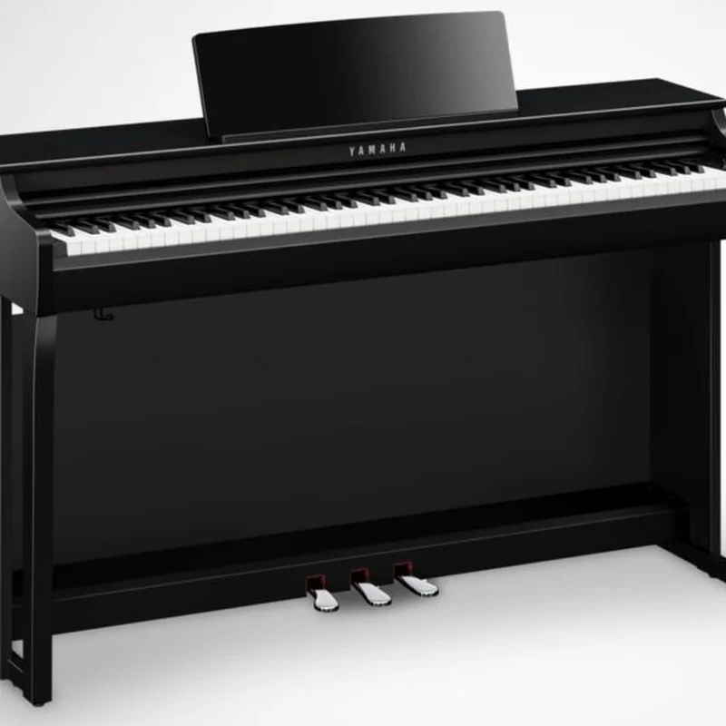YAMAHA CLP-825 PE