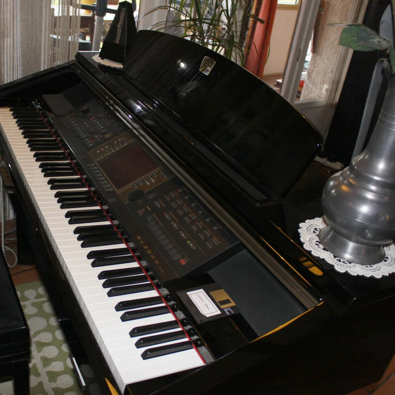 YAMAHA CVP-209 R