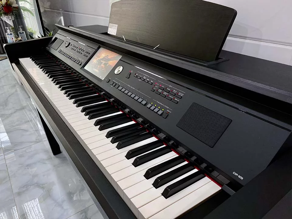 YAMAHA CVP-609 B