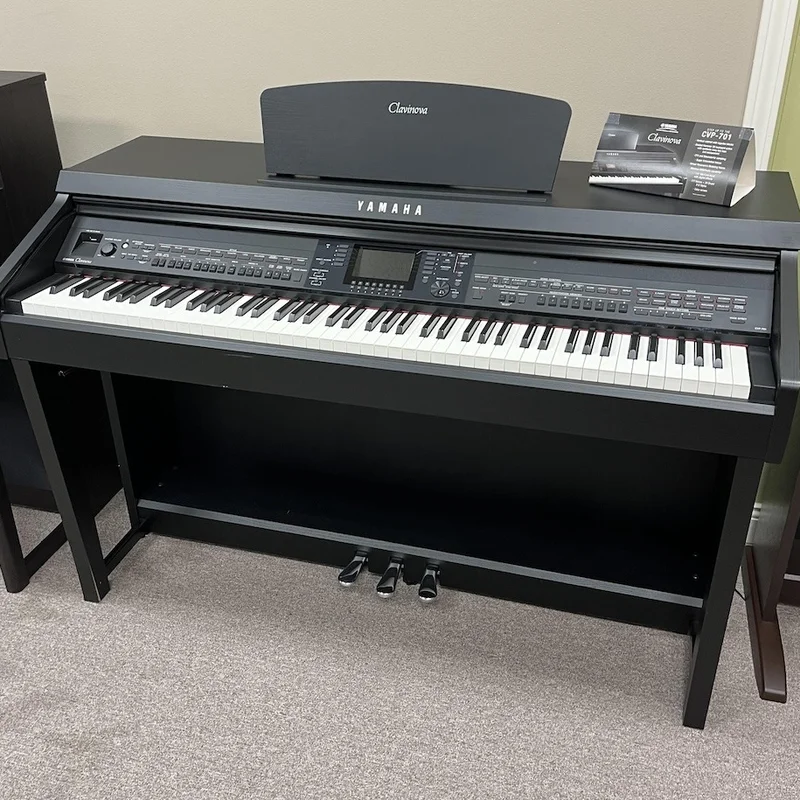 YAMAHA CVP-701 B (USED)