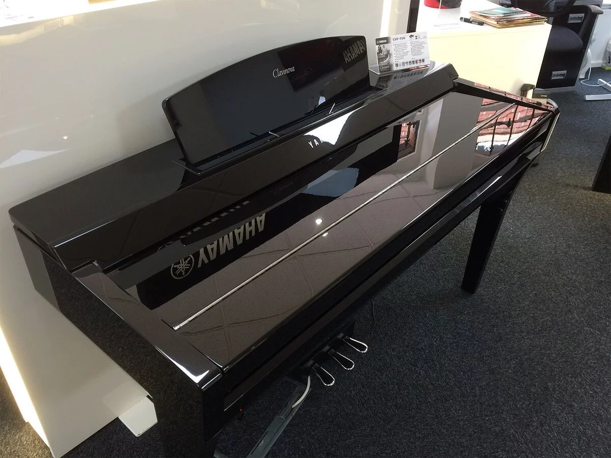 YAMAHA CVP-705 PE