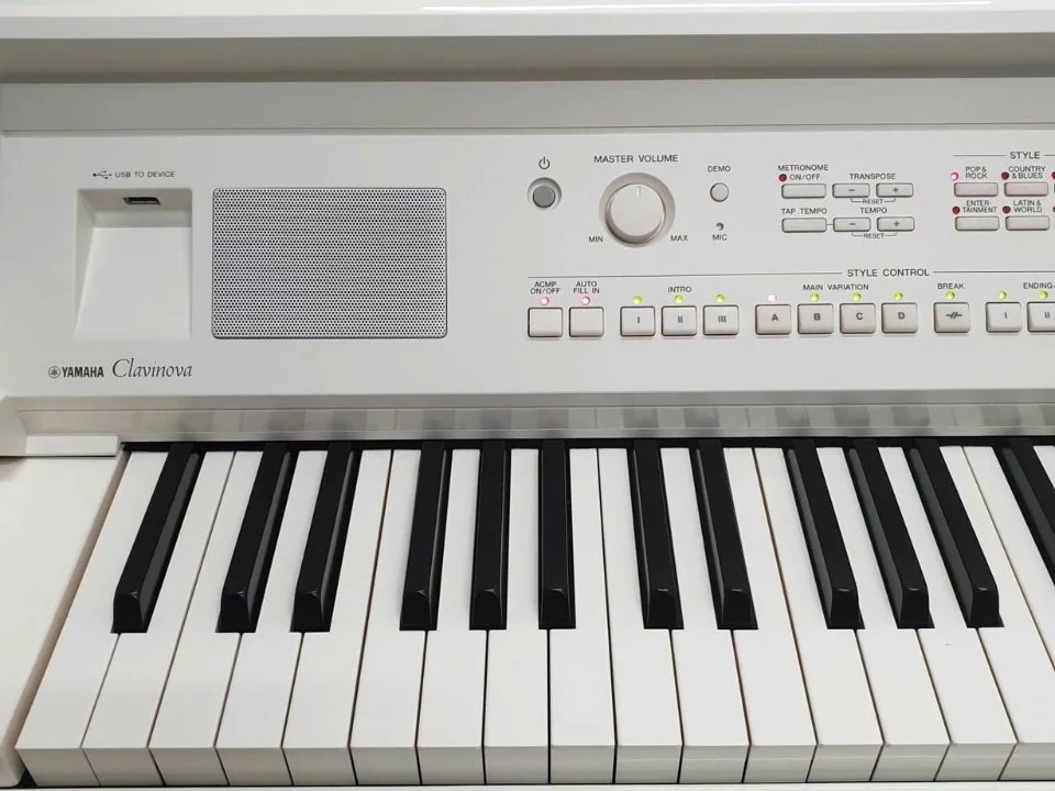 YAMAHA CVP-709 PW (USED)