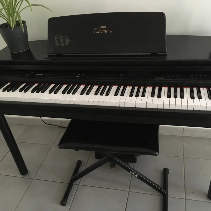 Yamaha CVP 75