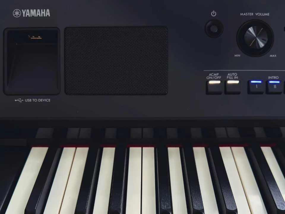 Yamaha CVP-909 B