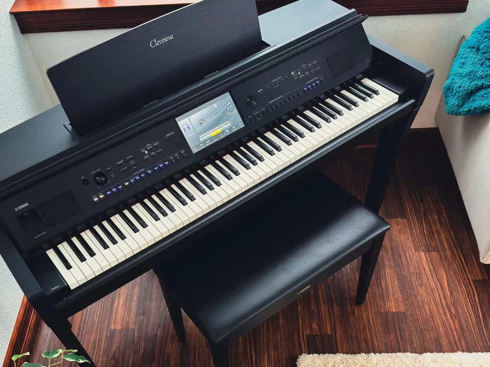 Yamaha CVP-909 B