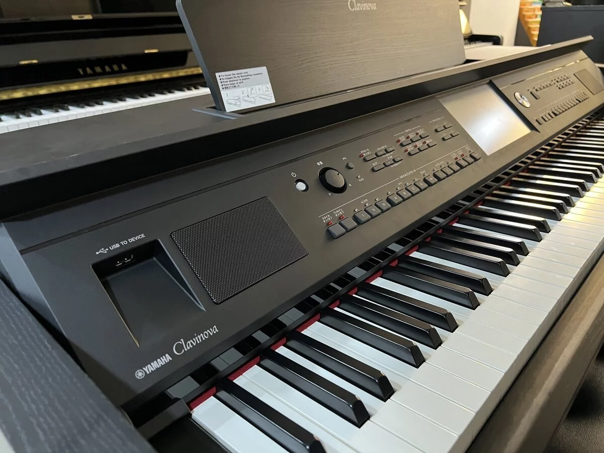 YAMAHA CVP-709 B