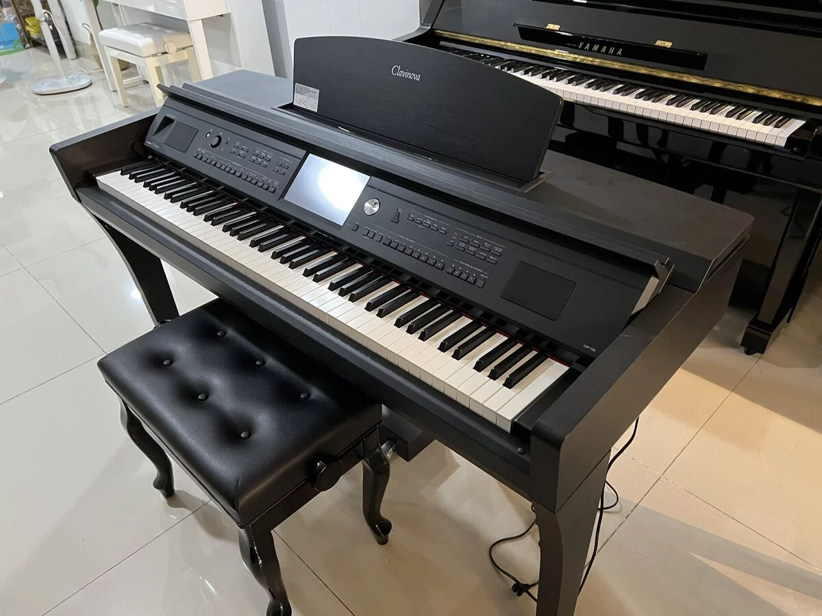 YAMAHA CVP-709 B