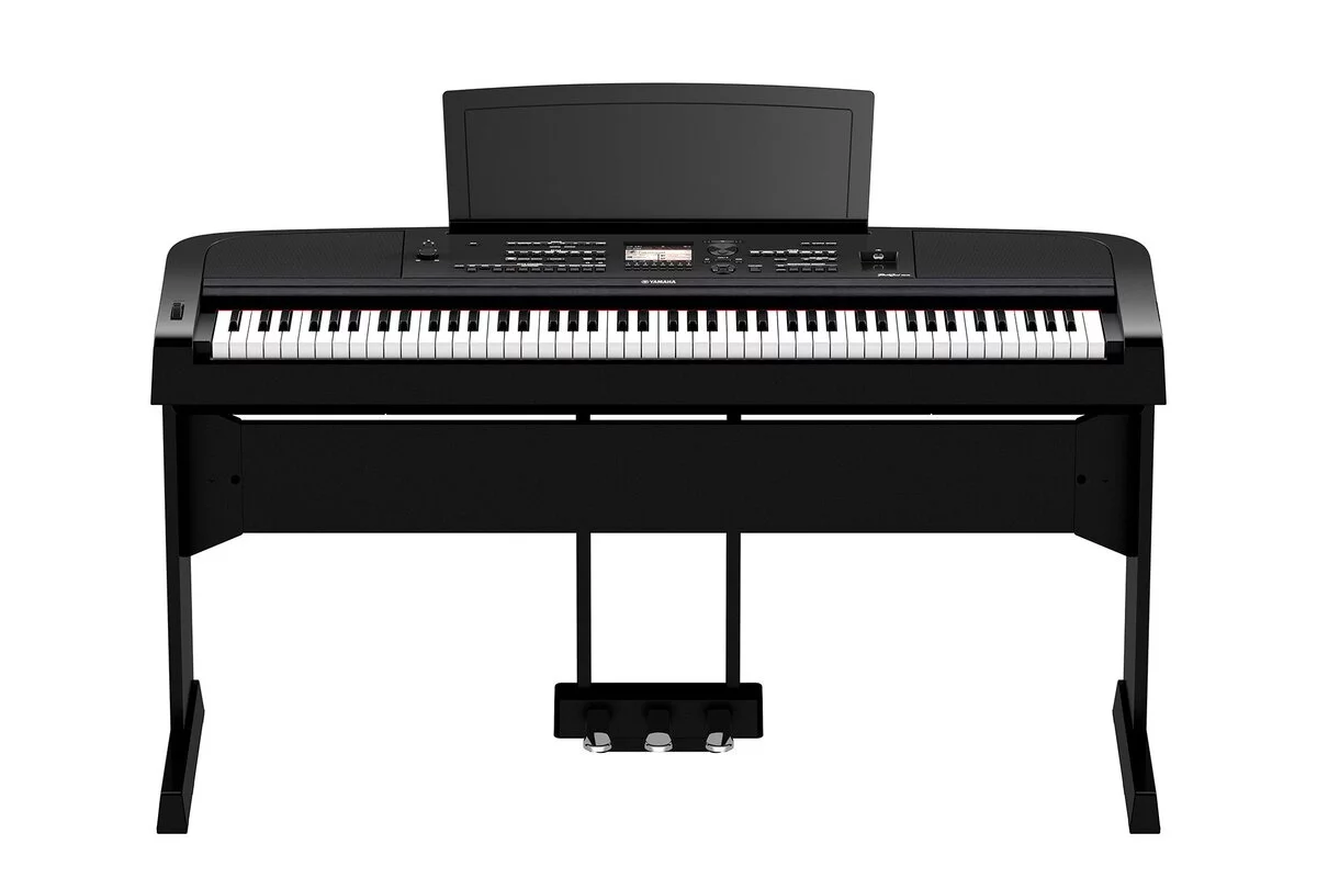 YAMAHA DGX-670 B