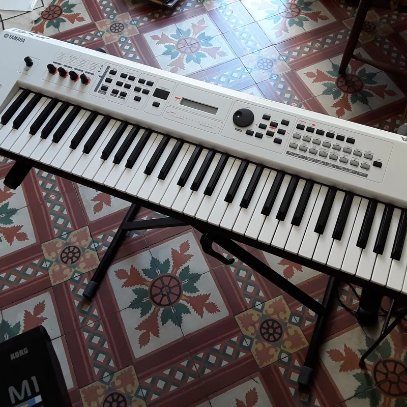 Yamaha MOTIF MX61