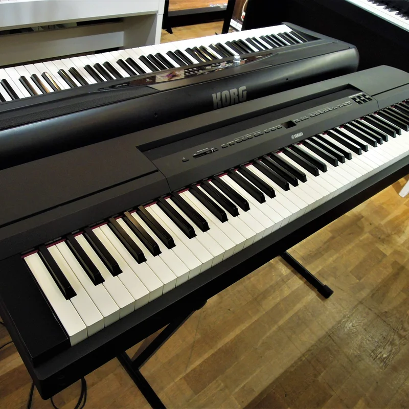YAMAHA P-255 WH