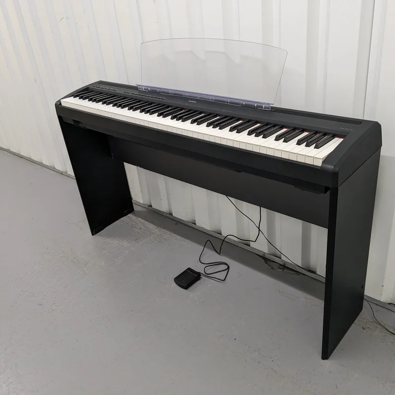 YAMAHA P-95