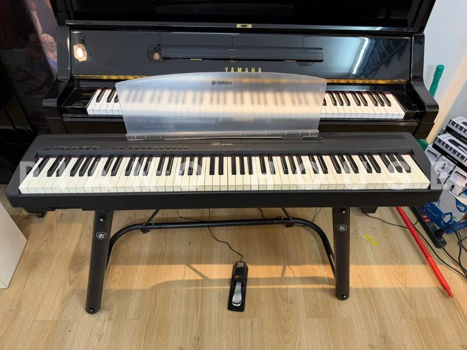 YAMAHA P-95