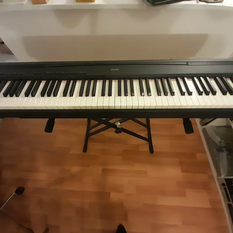 YAMAHA P-95