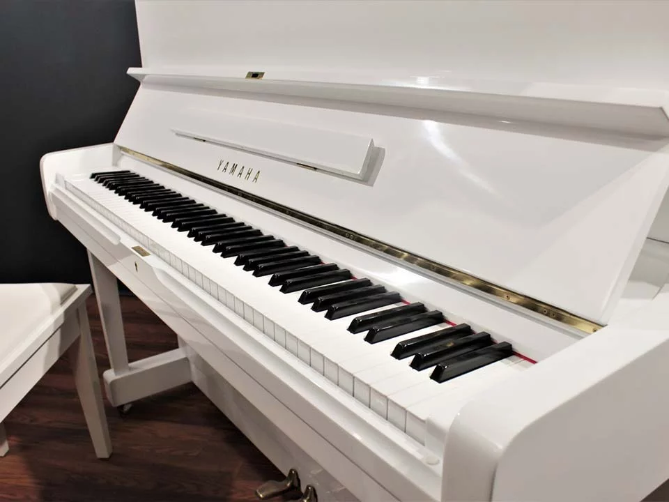 YAMAHA U1 Wh