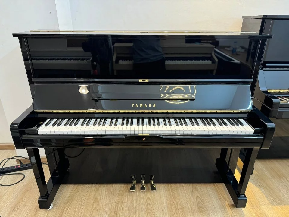 YAMAHA U1A