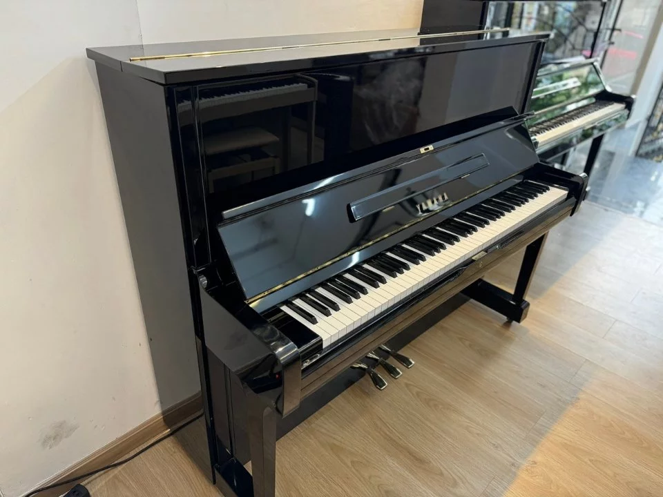 YAMAHA U1A