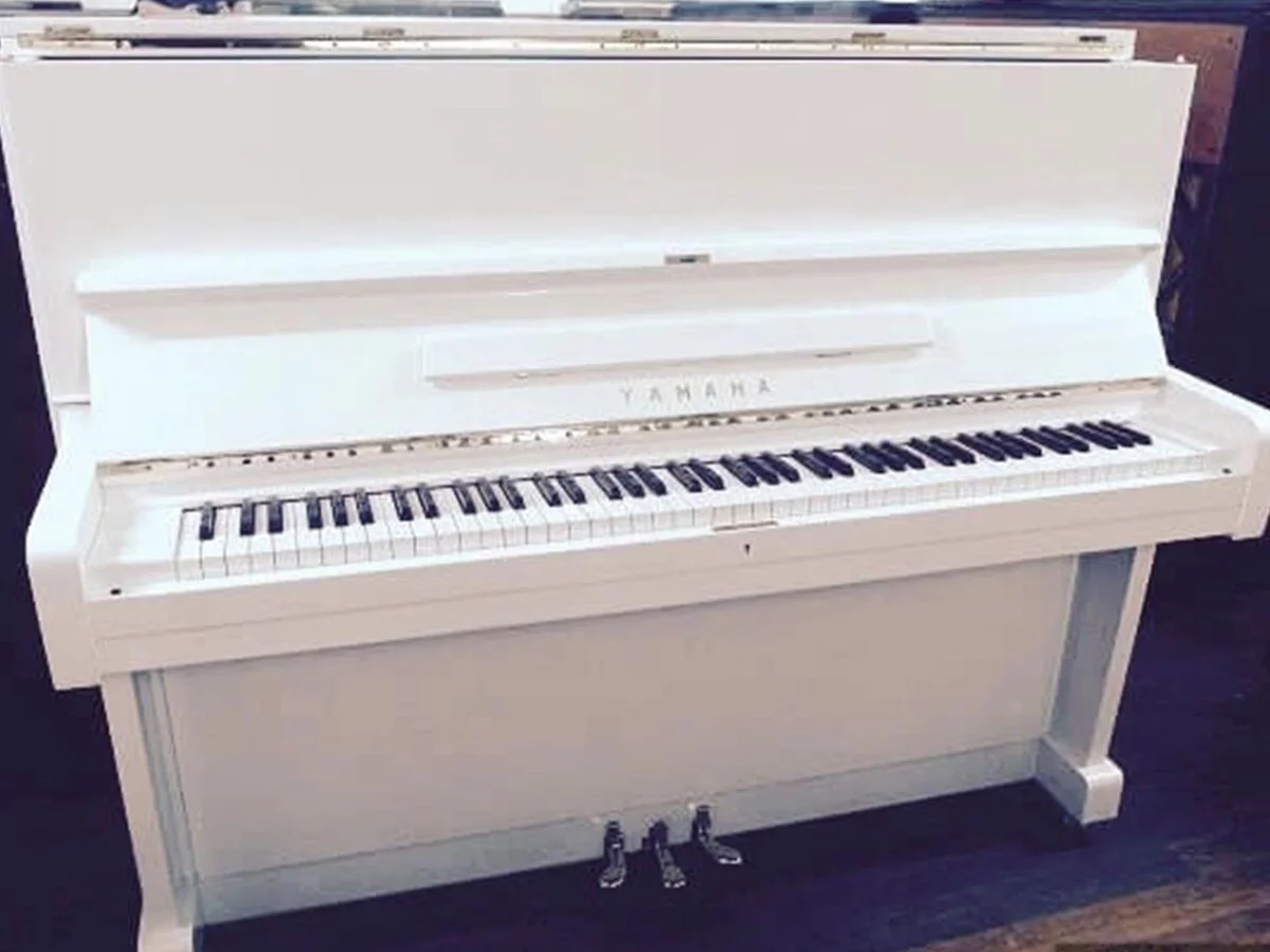 YAMAHA U1E Wh
