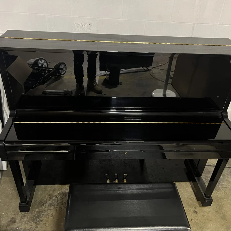 YAMAHA U1E Wh