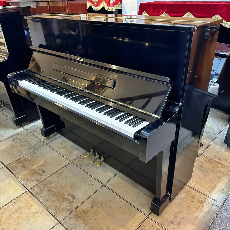 YAMAHA U1E