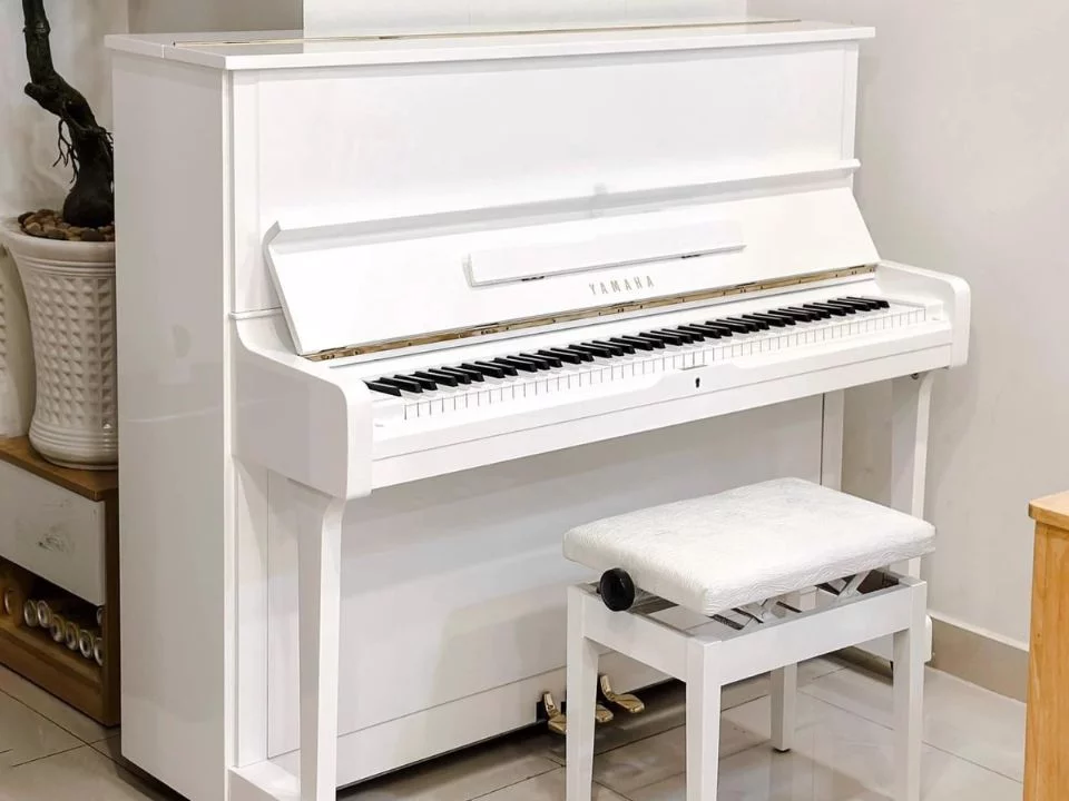 YAMAHA U1G WH