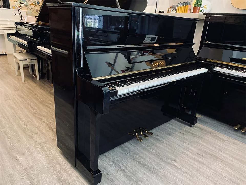 YAMAHA U1G