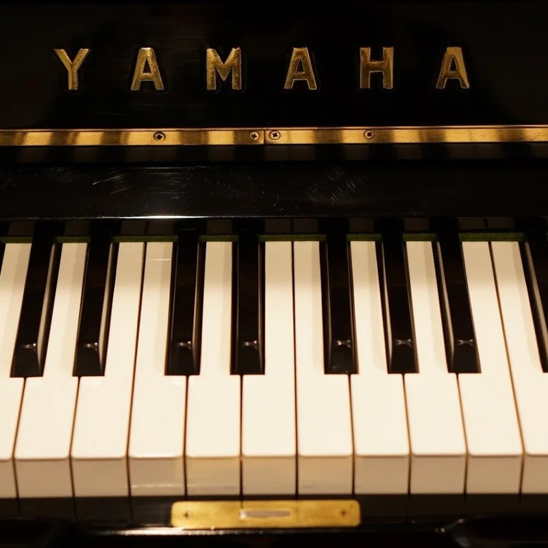 YAMAHA U2B