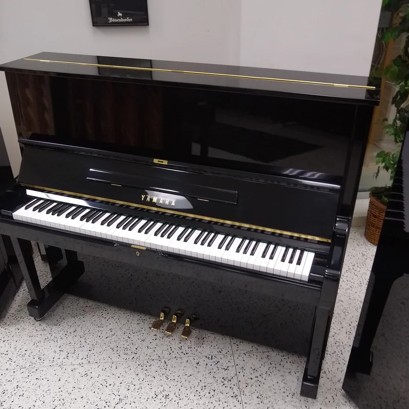 YAMAHA U2E