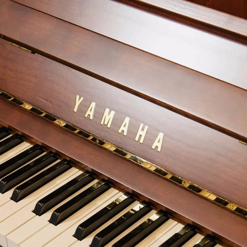 YAMAHA U30 ChC