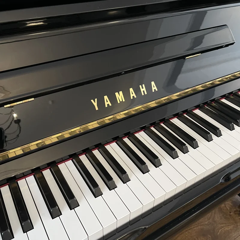 YAMAHA U30 RW