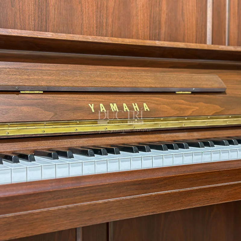 YAMAHA U30 WN