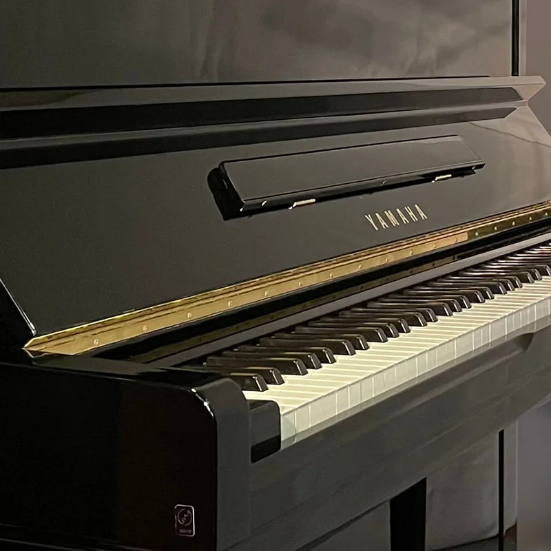 YAMAHA U300 Wn