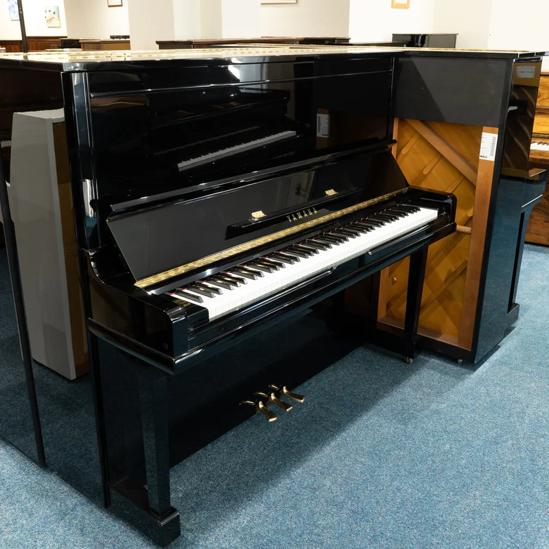 YAMAHA U30A WH