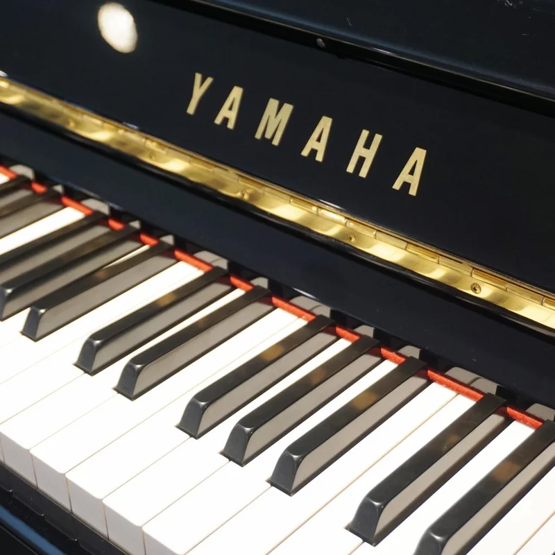 YAMAHA U30A WH