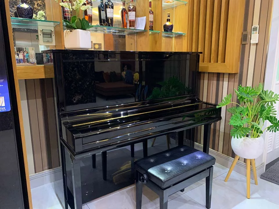 YAMAHA U30A