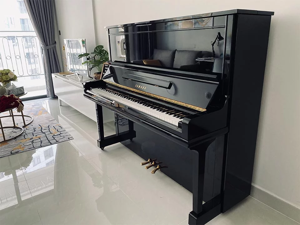 YAMAHA U30A