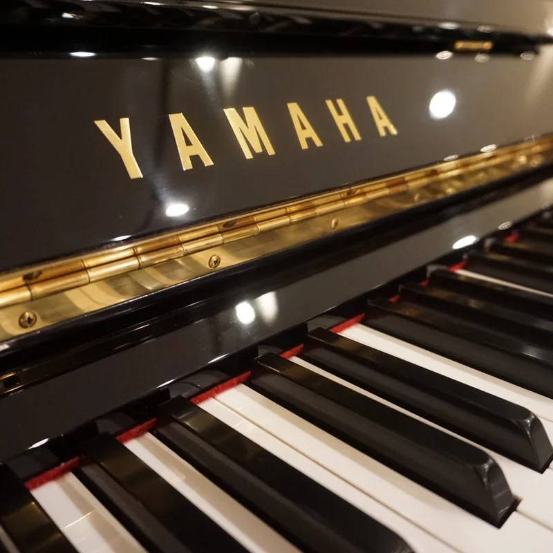 YAMAHA U30BL