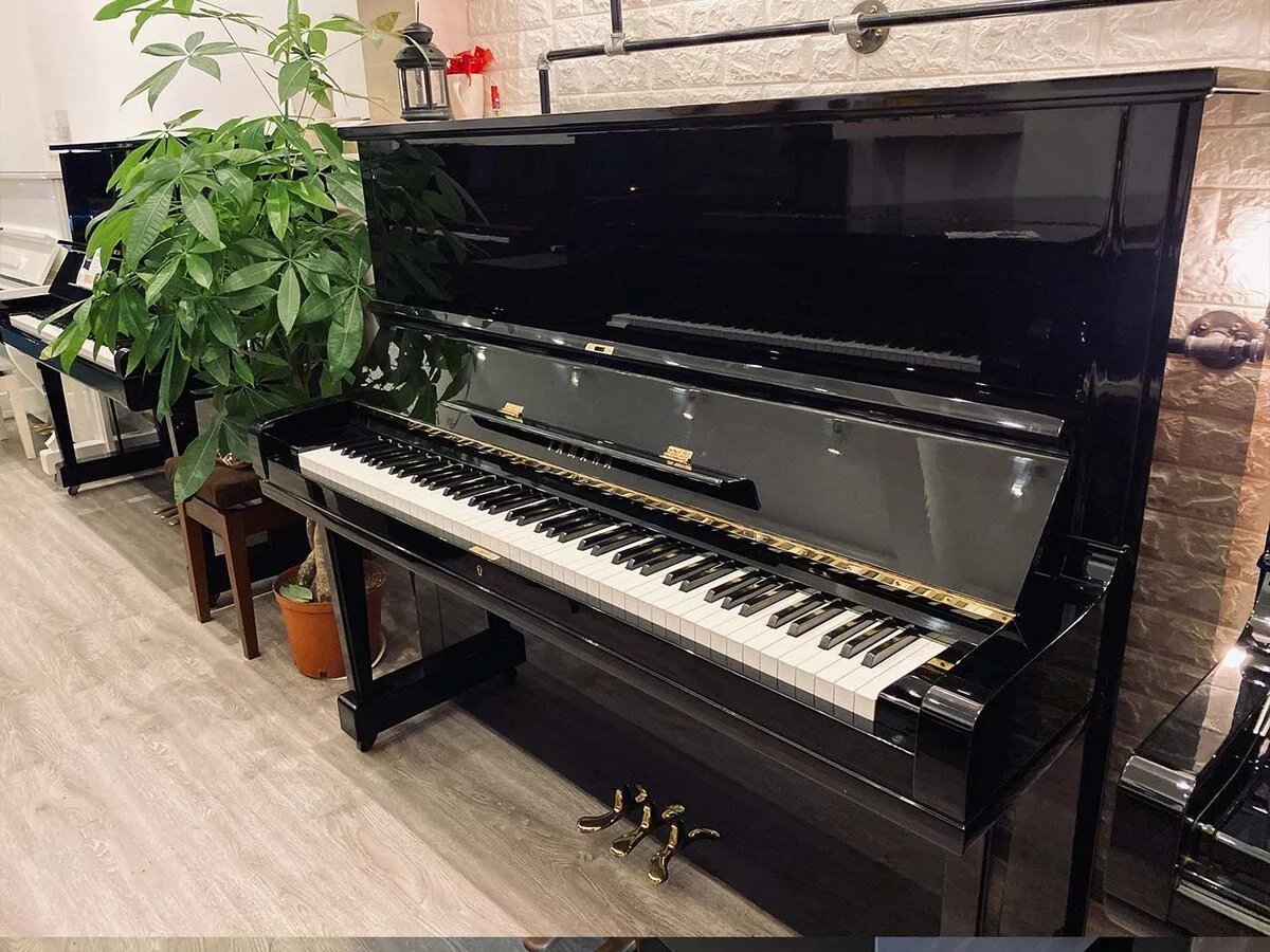 YAMAHA U3E