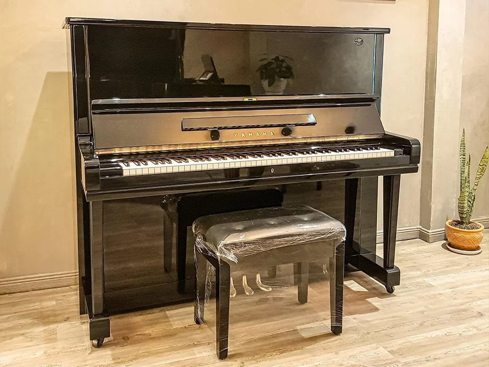 YAMAHA U3F