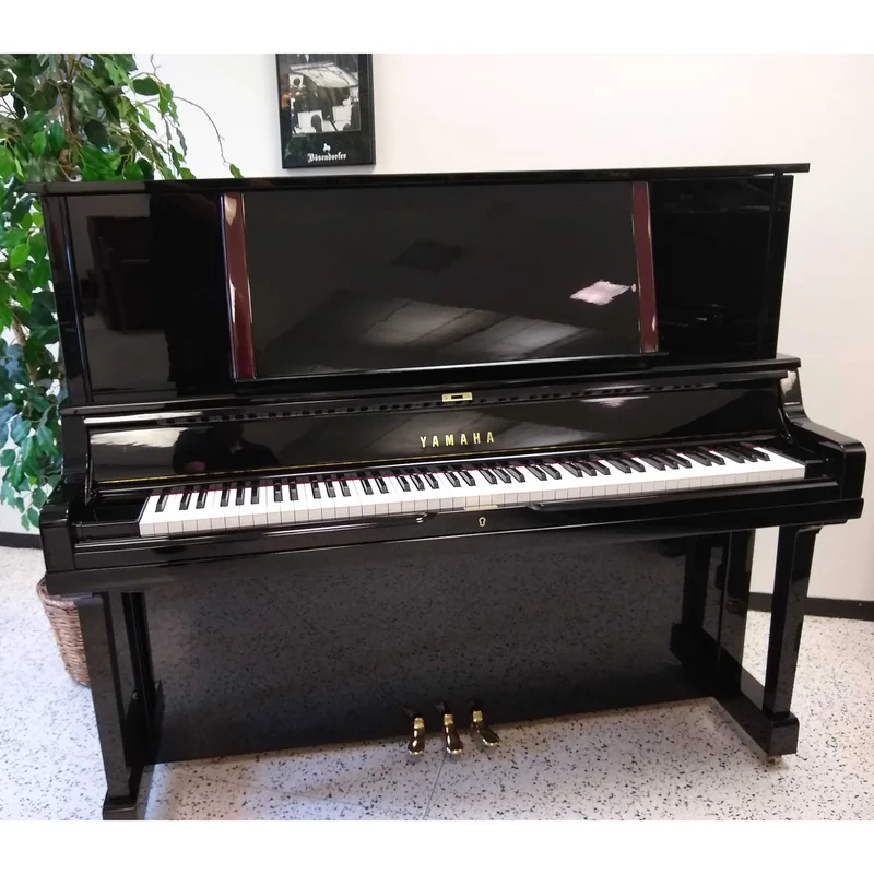 YAMAHA U5