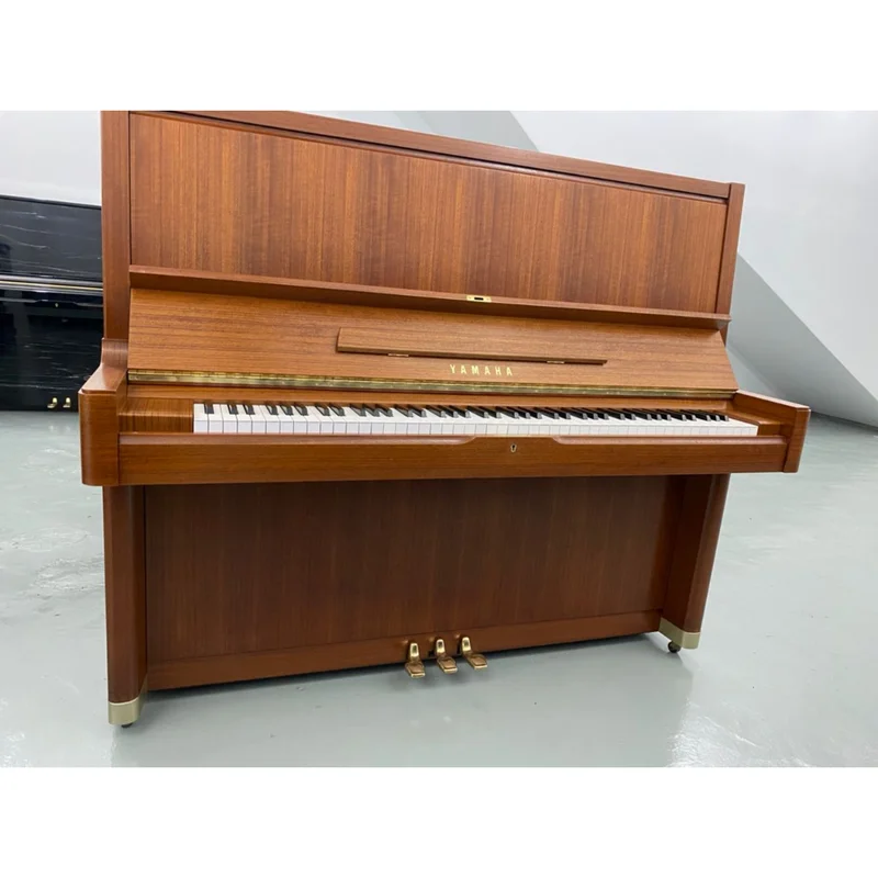 YAMAHA U7