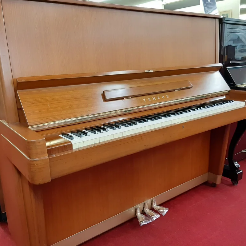 YAMAHA U7