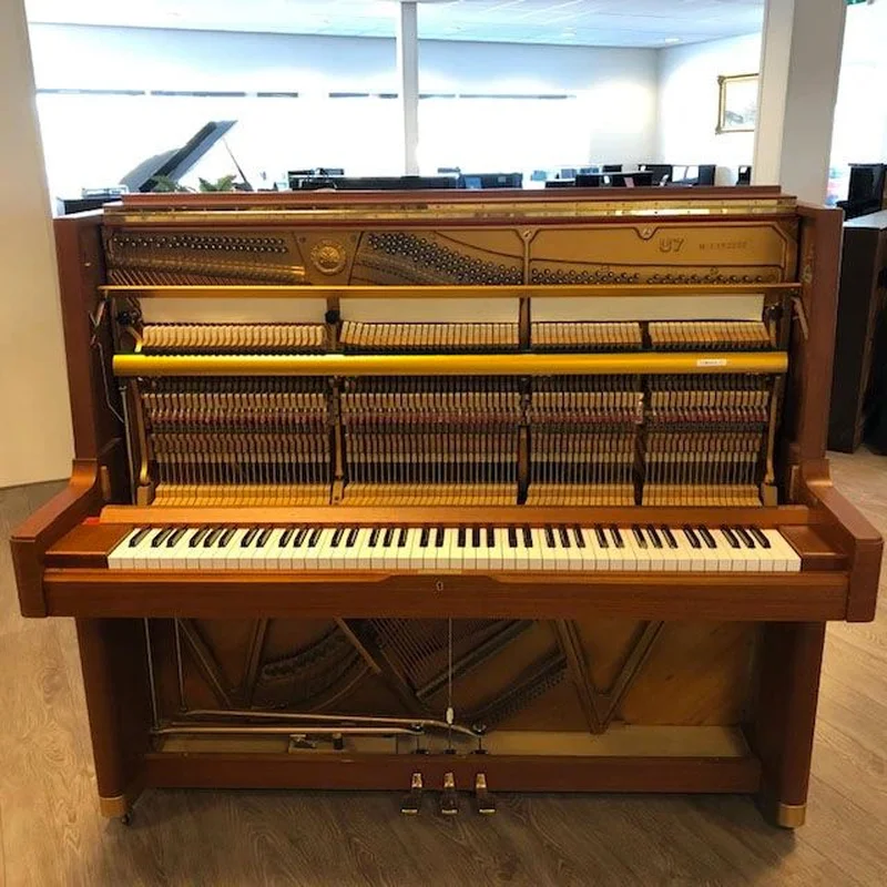 YAMAHA U7H
