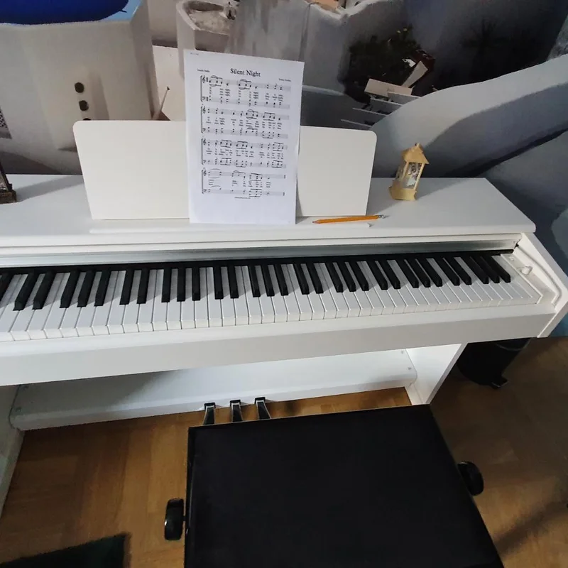 YAMAHA YDP-144 WH (USED)