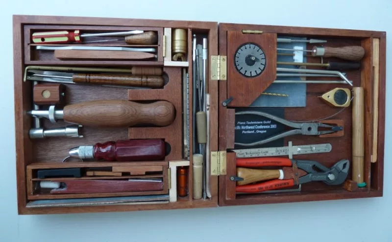 Dầu Bôi Trơn Piano: Bí Quyết Đánh Thức Âm Thanh Mượt Mà và Kéo Dài Tuổi Thọ Phím