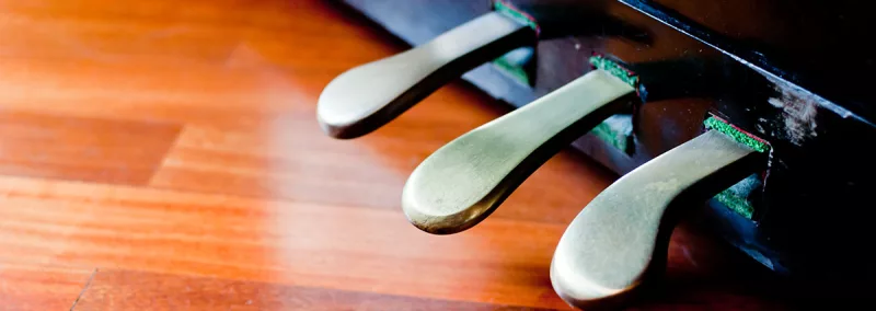 Half Pedal" Piano: Nâng Tầm Biểu Cảm – Bí Quyết Tạo Âm Thanh Mờ Ảo & Chiều Sâu "Ảo Diệu