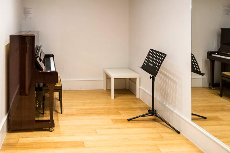 Mốc Xám Đang "Nuốt Chửng" Chiếc Piano Của Bạn? Hướng Dẫn "Giải Cứu" Và Phòng Ngừa Hiệu Quả