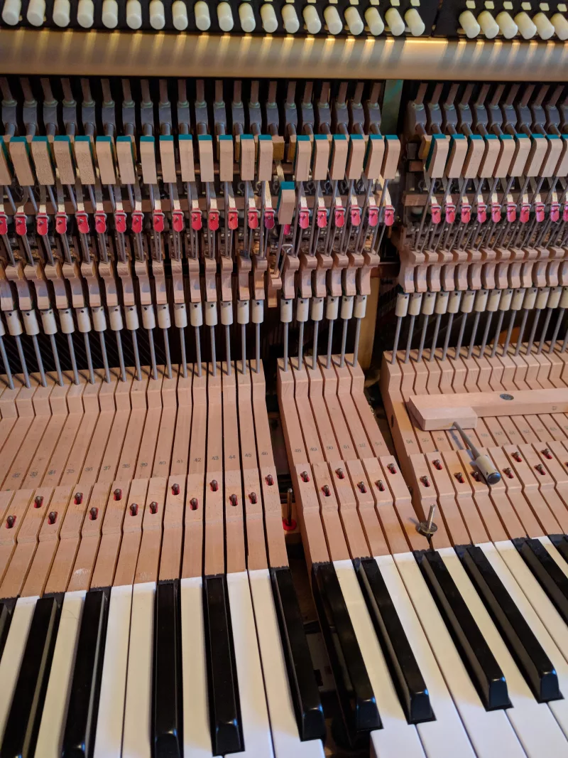 Biến piano cũ thành tuyệt tác nghệ thuật: Sơn phím, vỏ đàn & kỹ thuật tái tạo vẻ đẹp độc đáo