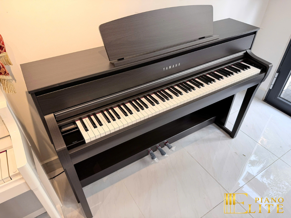 YAMAHA CLP-775 DW (USED)