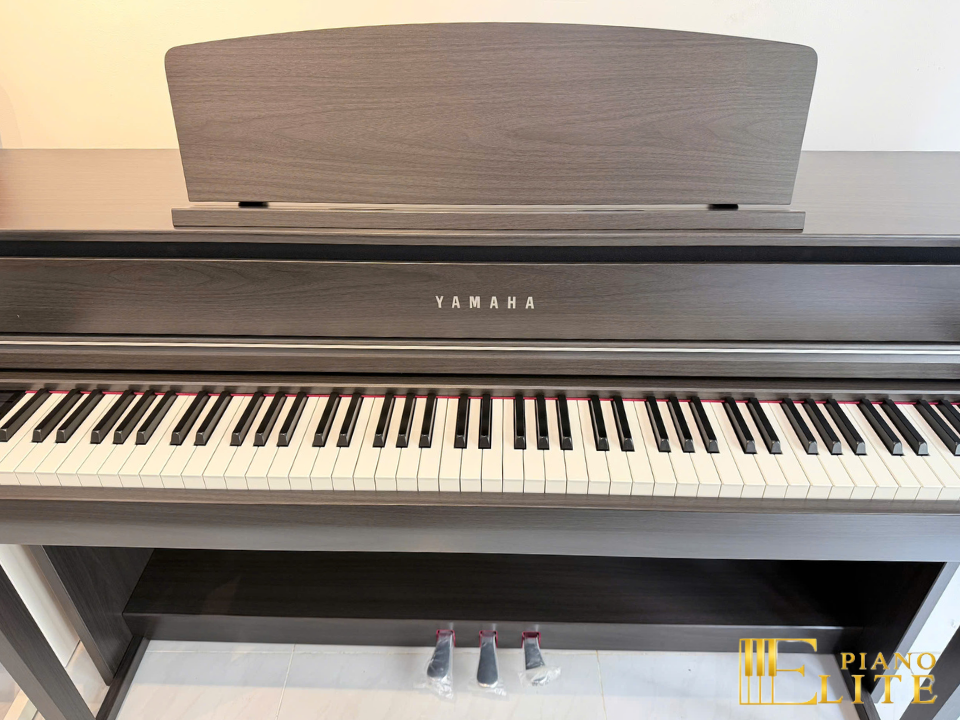 YAMAHA CLP-775 DW (USED)